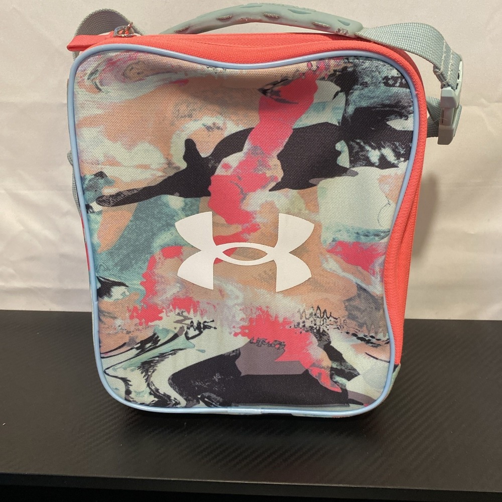 Under Armour‎ Scrimmage  Lunch Box Zip With Handle